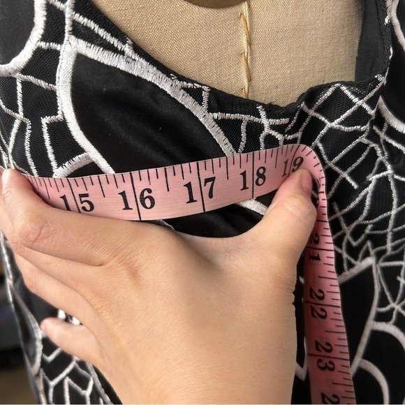 NEW Sachin + Babi Anthropology Black White Petalwork Embroidered Shift Dress 10 - Picture 10 of 14